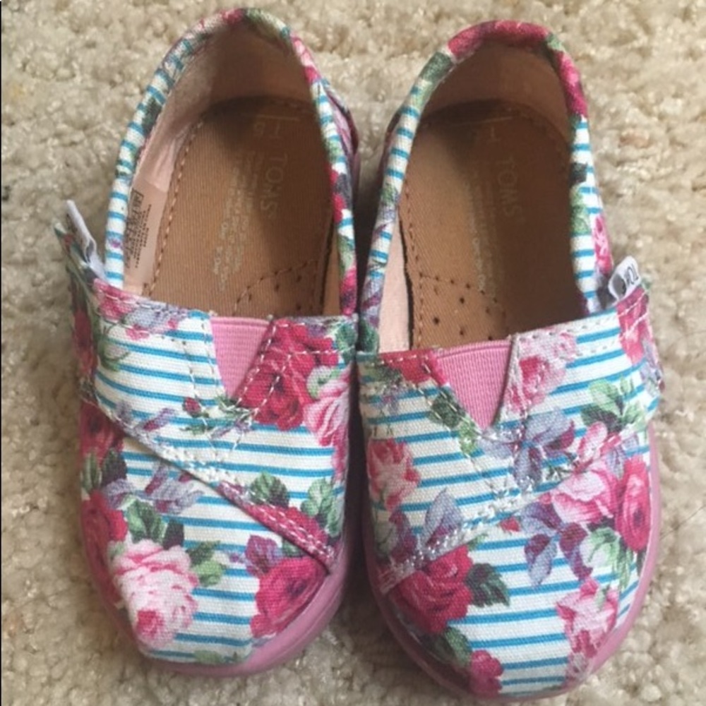 Toms moccasins